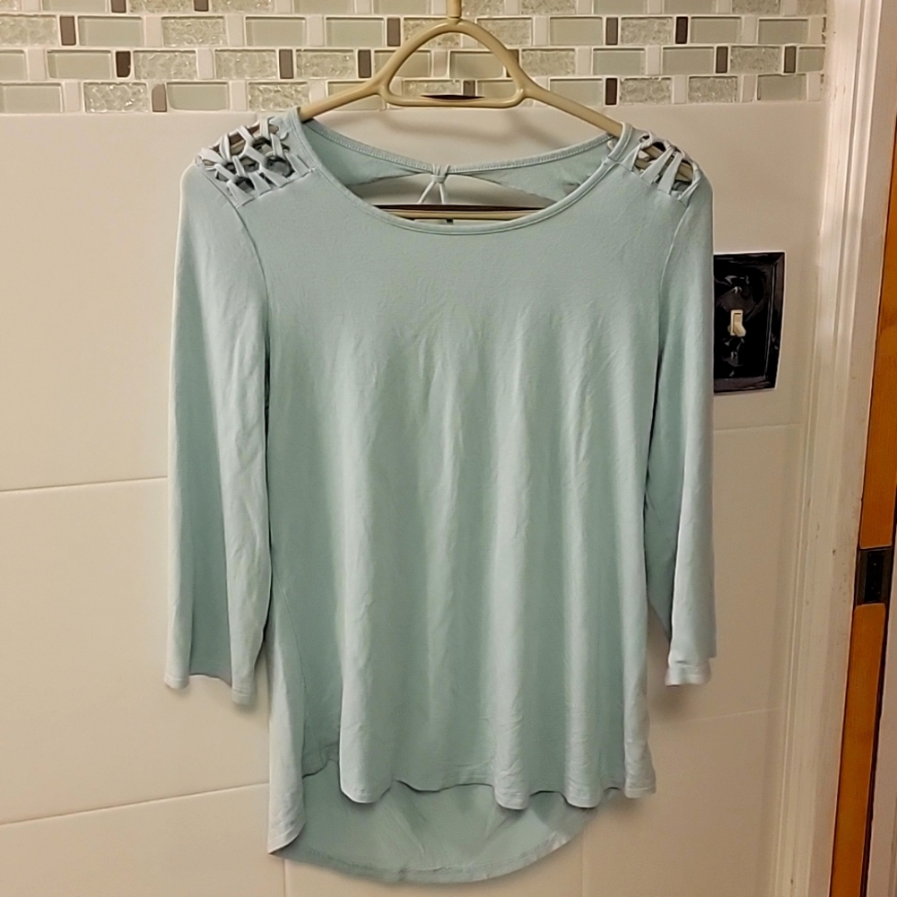 BKE RED top size med